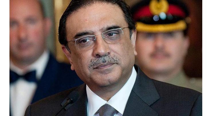 President Asif Ali Zardari administers oath to 19-member Cabinet