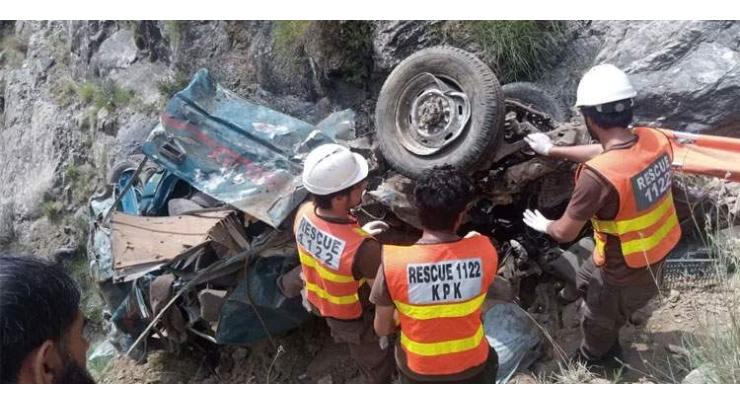 2 people dead as truck falls into ditch in Gilgit
