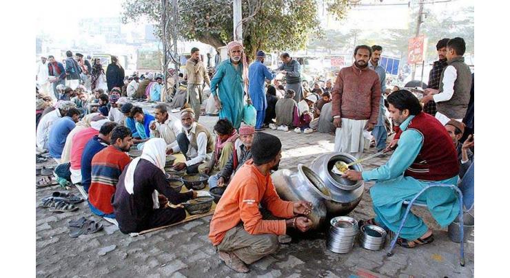 Distribution of food hampers to deserving families underway in Bahawalpur