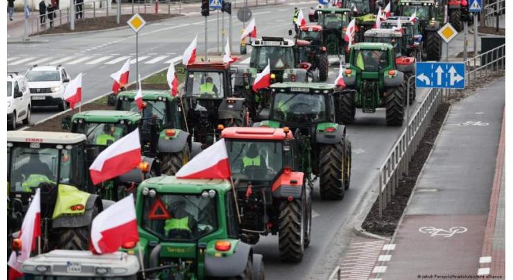 Polish farmers block roads in new Ukraine imports protest