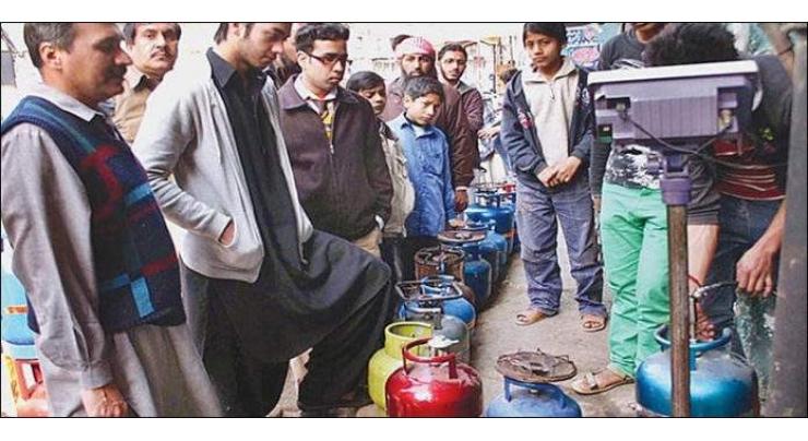 LPG distributors association  protests against FIRs, heavy fines