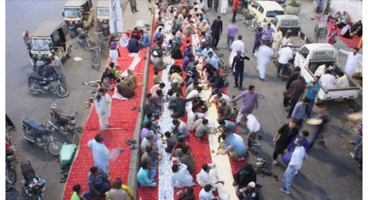 Iftar set-ups on streets, roadsides in Sukkur