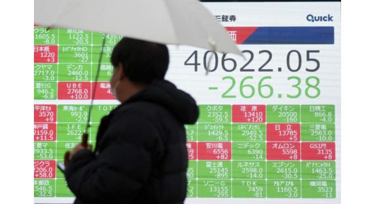 Asian markets fluctuate as traders weigh US rate outlook