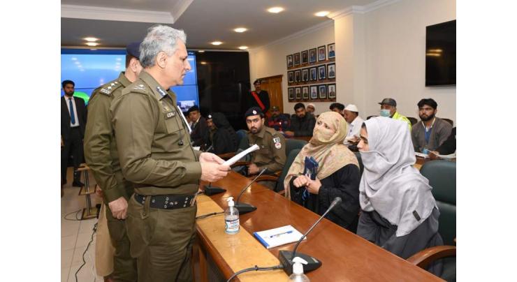 IG Punjab meets police employees, their families