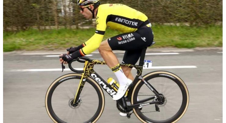 Van Aert in high-speed crash in Around Flanders race