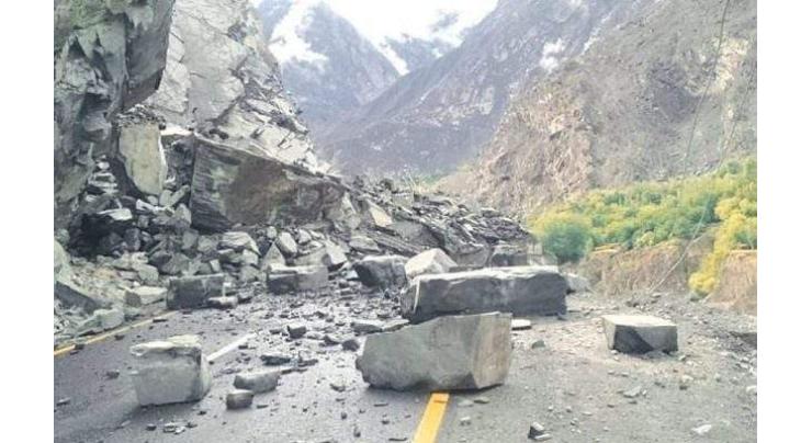 NHA mobilizes efforts to clear landslide in Zhob-Dhanasar section of N-50
