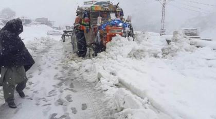 مقتل أربعین شخصا علي الأقل اثر الأمطار و سقوط الثلوج في البلاد