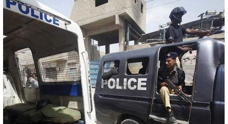 Police arrest eight suspected criminals from Larkana