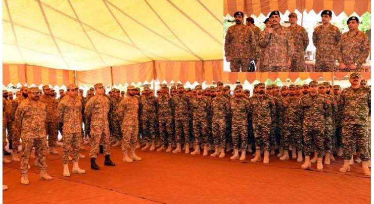 COAS celebrates Eid with troops at frontline in North Waziristan

 