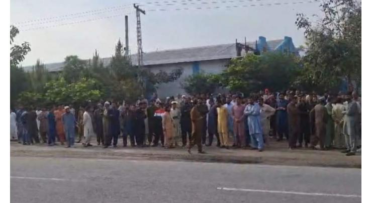 Walton Tobacco Company’s workers ask AJK CJ to take notice of factory’s closure