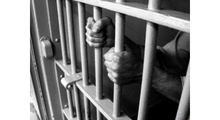 2 drug peddlers given jail terms