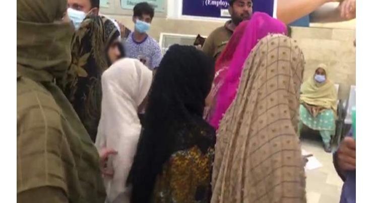 Human traffickers gang busted in Mirpurkhas, 2 girls rescued