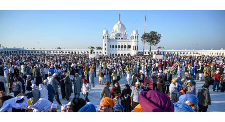 Sikh pilgrims reach Kartarpur