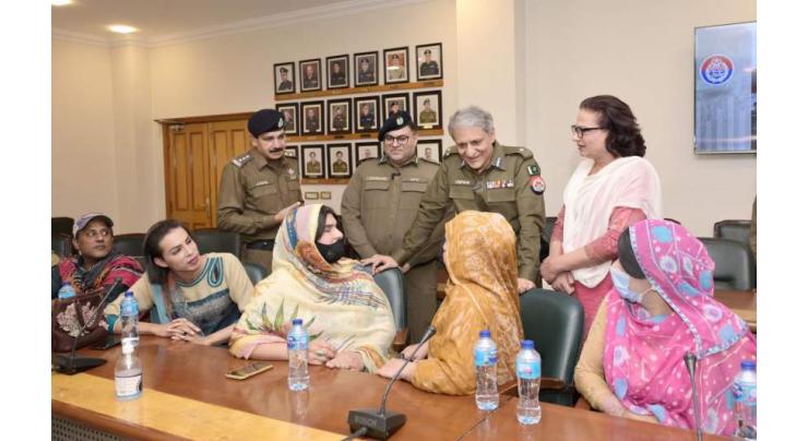 IG Punjab reviews performance of Police Tahaffuz Marakaz, Meesaq Centers
