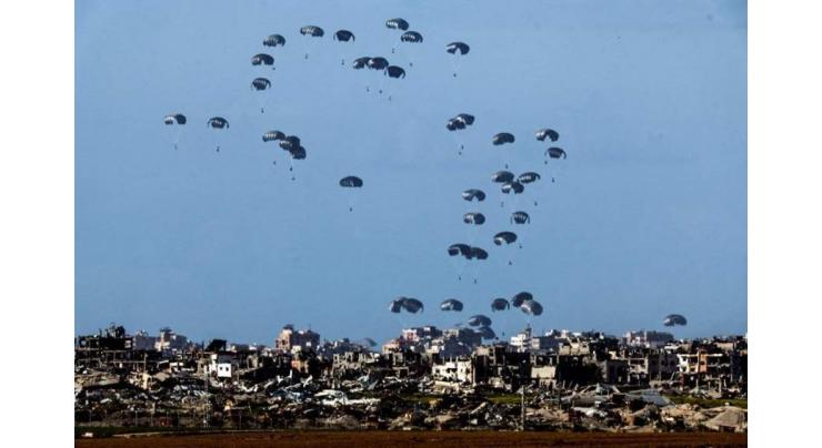 Gaza man turns aid parachute into shelter
