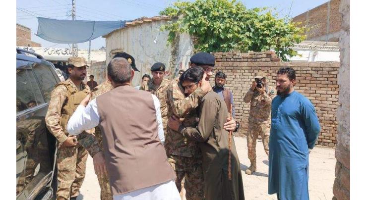 Senior Army Commanders visit families of customs' martyrs to condole