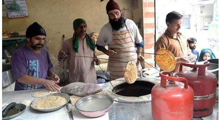 115 held for selling roti at higher rate
