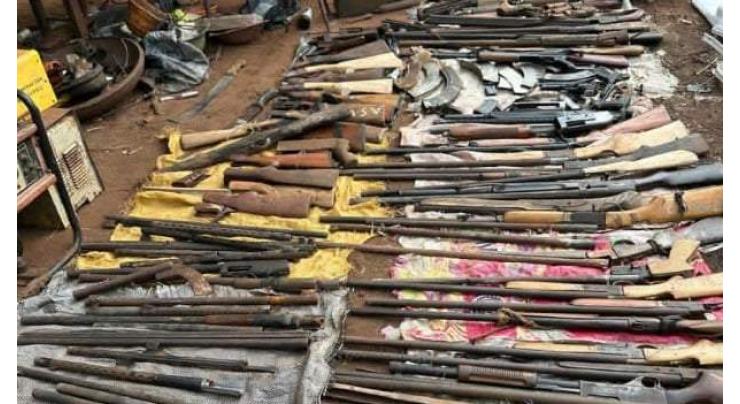 3 dacoits arrested, illegal weapons recovered