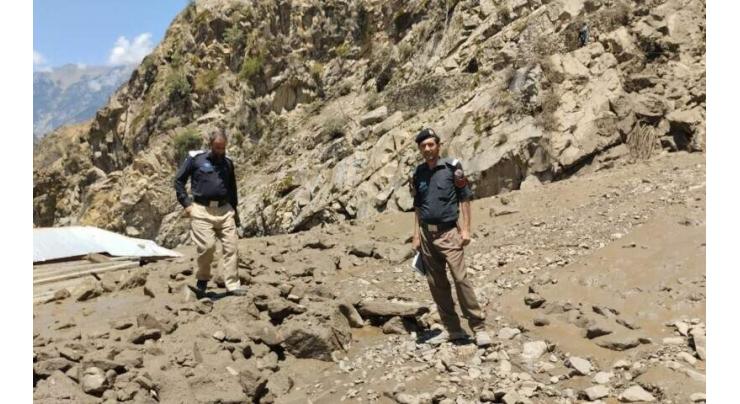 Foreign travellers laud Pakistani police for extending help in Upper Kohistan landsliding