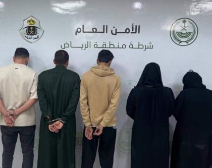 القبض على أربعة أشخاص بينهم نساء لارتكابهم أفعالًا  خادشة للحياء في السعودية