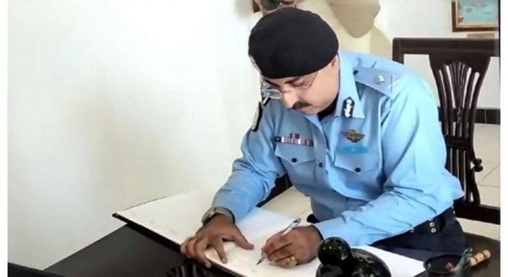 IG Islamabad pins rank badges to newly promoted 91 Sub Inspectors