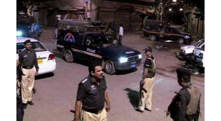Dacoit killed, cop injured in encounter