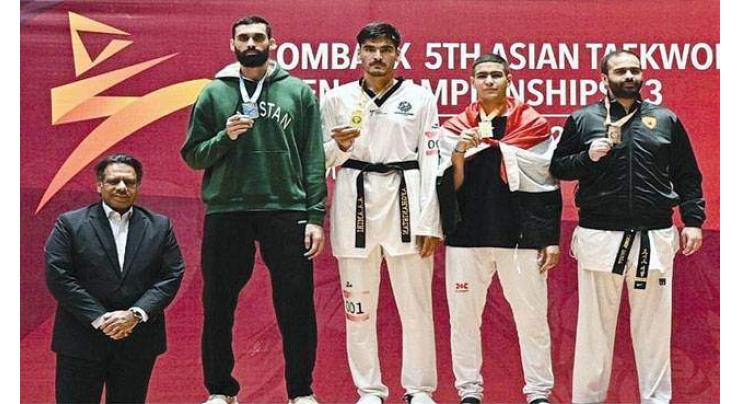 Shahzeb wins silver medal for Pakistan in Asian Taekwondo C’ship