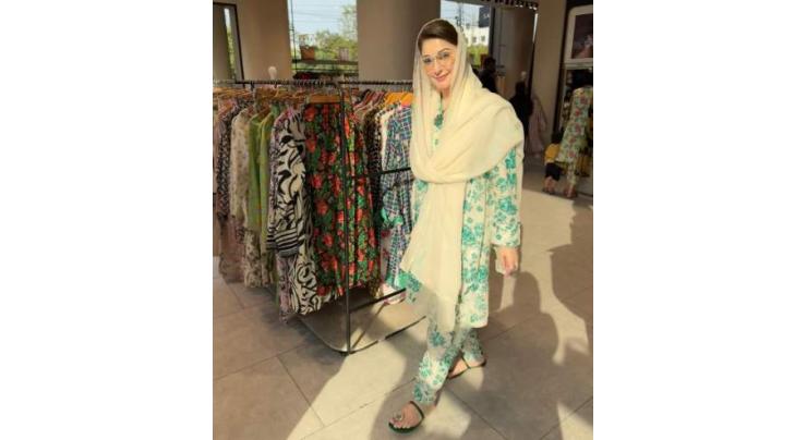 Maryam Nawaz’s latest photos of shopping at clothing store in Gulberg Market go viral