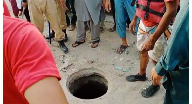 Manhole deaths: Commissioner promises action against negligent officials