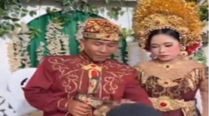 عروسة تصاب بالاغماء في حفل زفافھا بسبب عریسھا في اندونیسیا