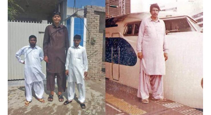 Pakistan’s tallest man Zia Rasheed laid to rest