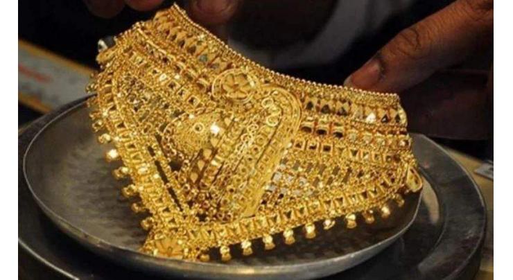 Gold price increases by Rs3,700 per tola in Pakistan