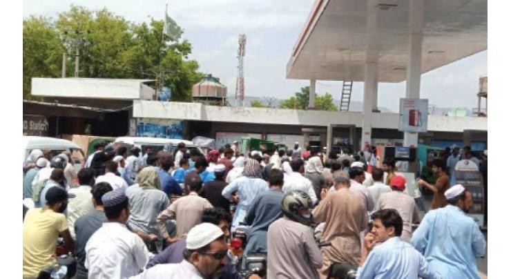 DC Kohat imposes ban on sale of petroleum products in open containers