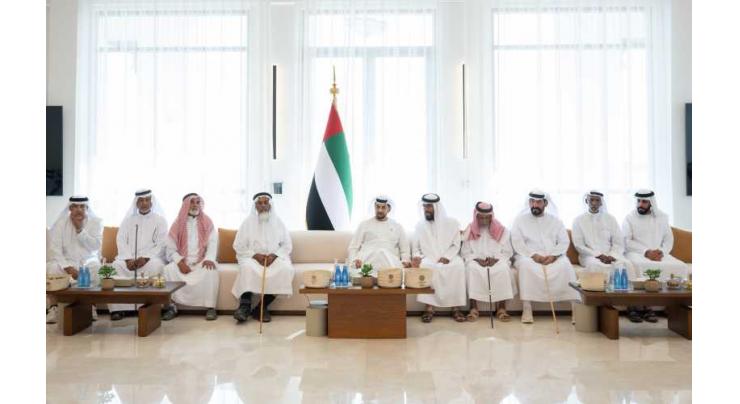 Hamdan bin Zayed visits Umm Al Ashtan majlis, meets Emirati citizen Mubarak Al Mansouri