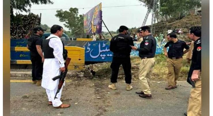 "Three injured in Mardan firing incident"