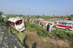 One killed, 10 injured in Jamshoro road accident