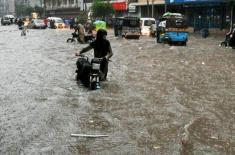 Heavy rain lashes Karachi again, Urban flooding, p ..
