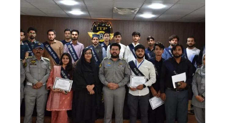 32nd batch completes Friends of Police Internship Programme