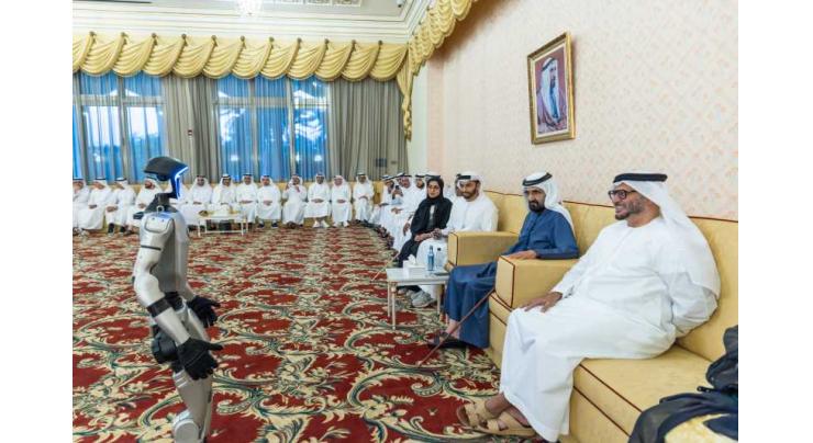 Mohammed bin Rashid meets with local dignitaries, investors, senior officials