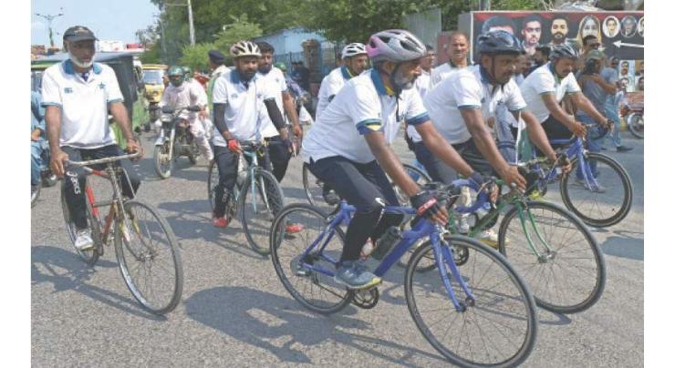 I-Day bicycle rally held in Kot Addu to celebrate 'Maarka-e-Haq'