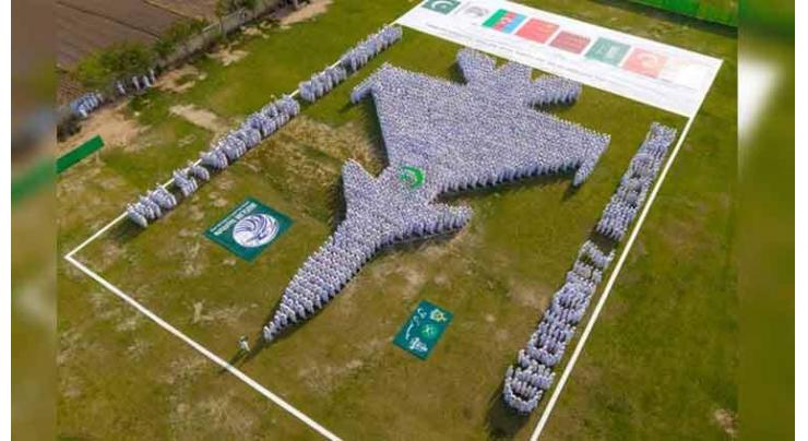 Photo exhibition highlights ‘Marka-e-Haq’ achievements, pays homage to national heroes