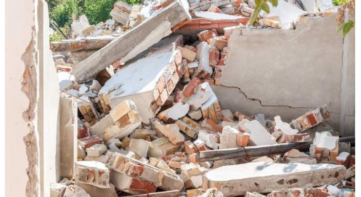 Minor girl dies after wall collapses