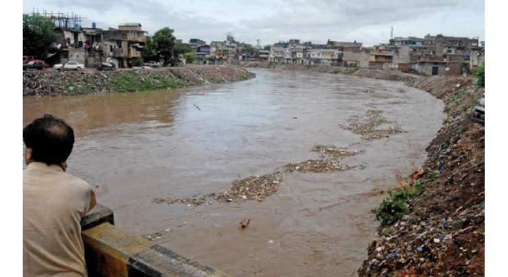 PDMA DG visits Nullah Leh to review measures to cope with flooding
