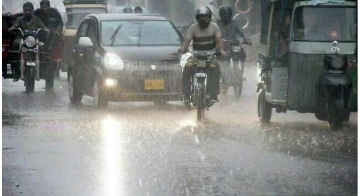 Scattered showers reported in Lahore