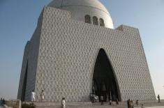 US CG visits Mazar-e-Quaid to pay homage to founde ..