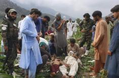 Rescuers arrive on foot in Afghanistan's quake-hit ..