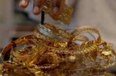 Gold prices steady at Rs 398,800 per tola in Pakis ..