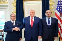 رئیس الوزراء شھباز شریف یشید بجھود الرئیس الأمریکي لانھاء ..
