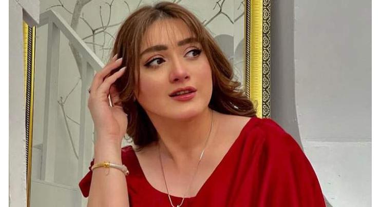 Actress Momina Iqbal criticizes politicians over flood response
