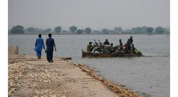 Commissioner, DIG visits sensitive points of protective embankments near Matiari